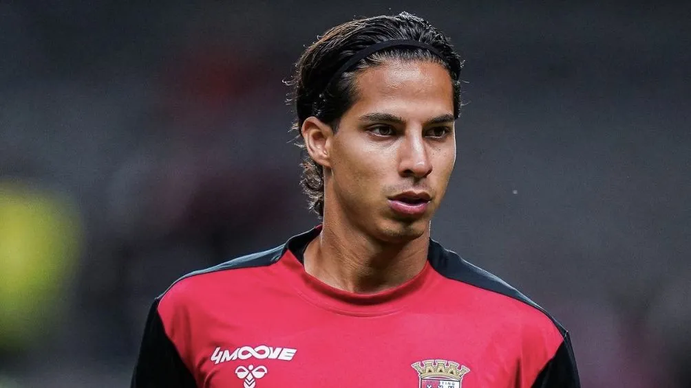 AP Lainez durante un calentamiento con el Braga