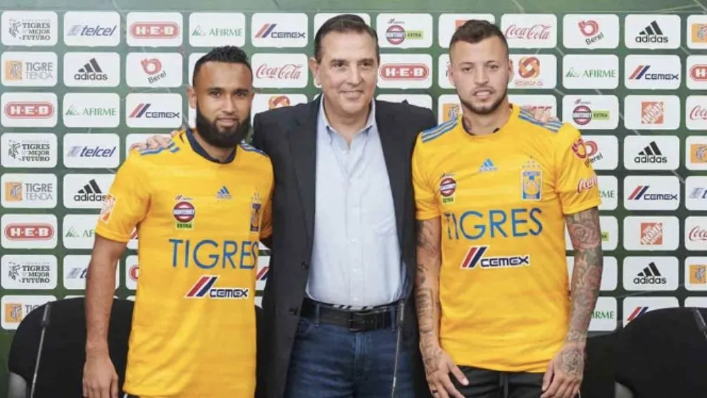 Sierra durante su presentación con los Tigres