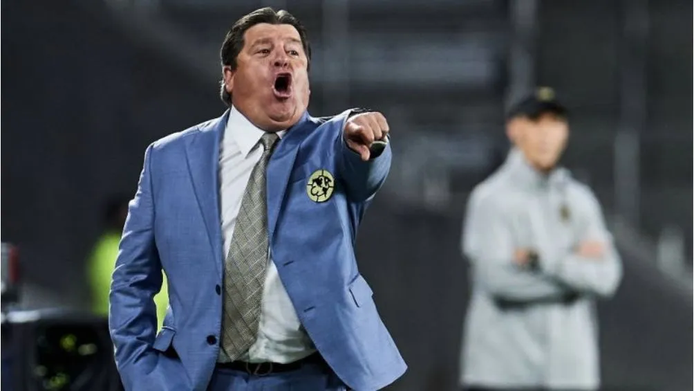 Herrera dirigiendo a las Águilas del América