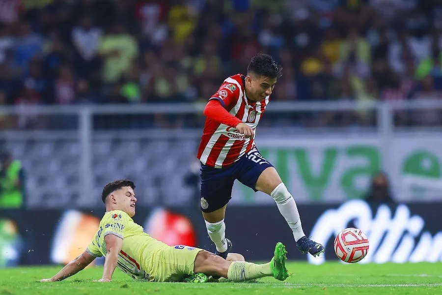 Fernando Beltrán durante un partido con Chivas