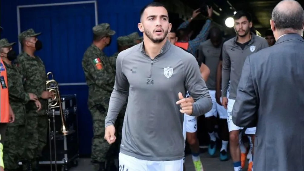 MEXSPORT Luis Chávez saliendo a calentar con los Tuzos