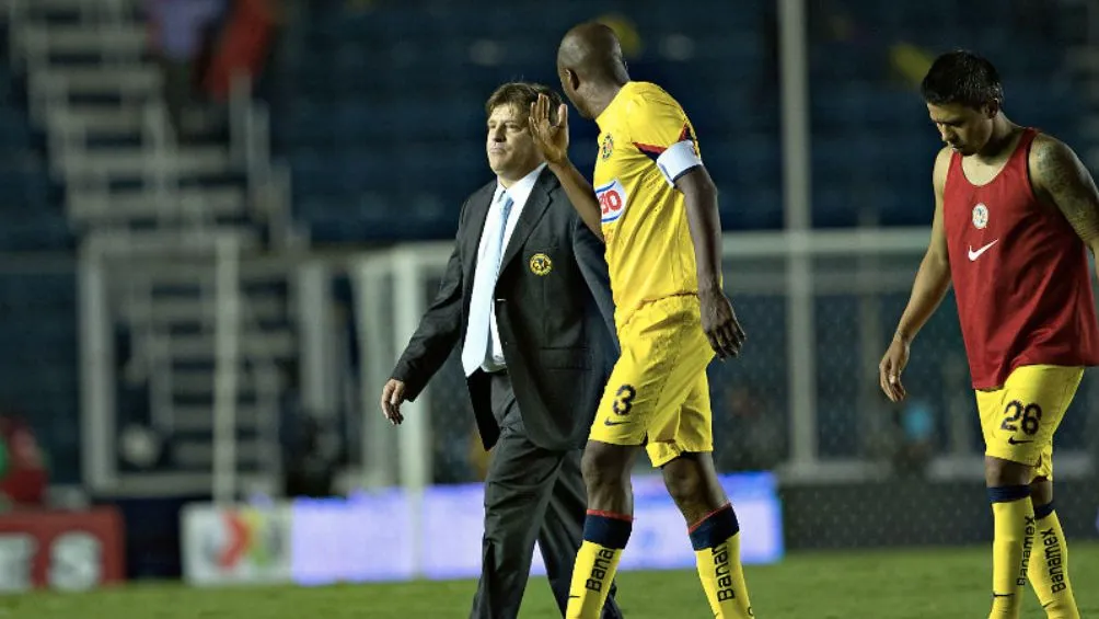 Aquivaldo cuando jugaba con las Águilas del América