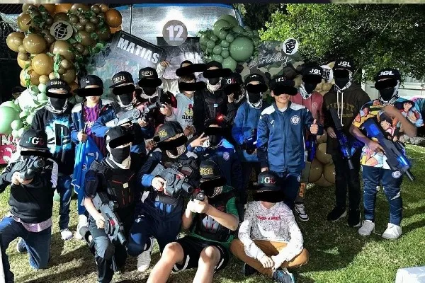 Los infantes portaron armas de juguete