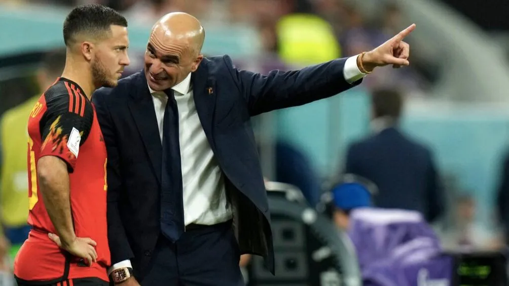 Hazard recibiendo indicaciones del técnico español