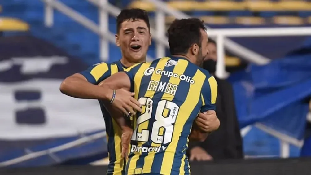 Martínez celebra gol con Rosario