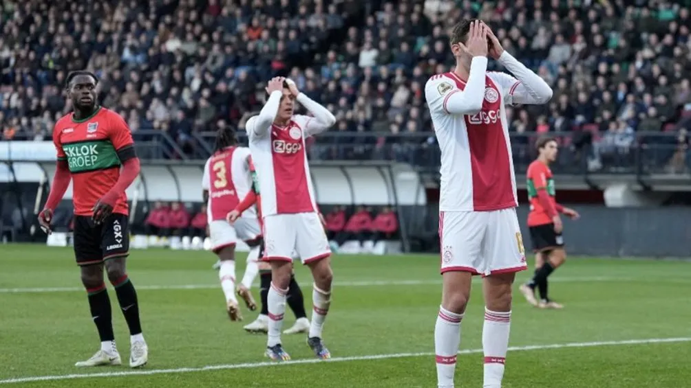 Edson y el Ajax se lamentan una oportunidad perdida