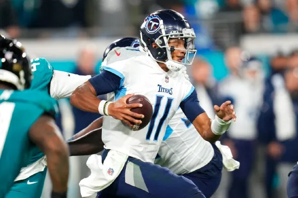 Dobbs, QB de los Titans
