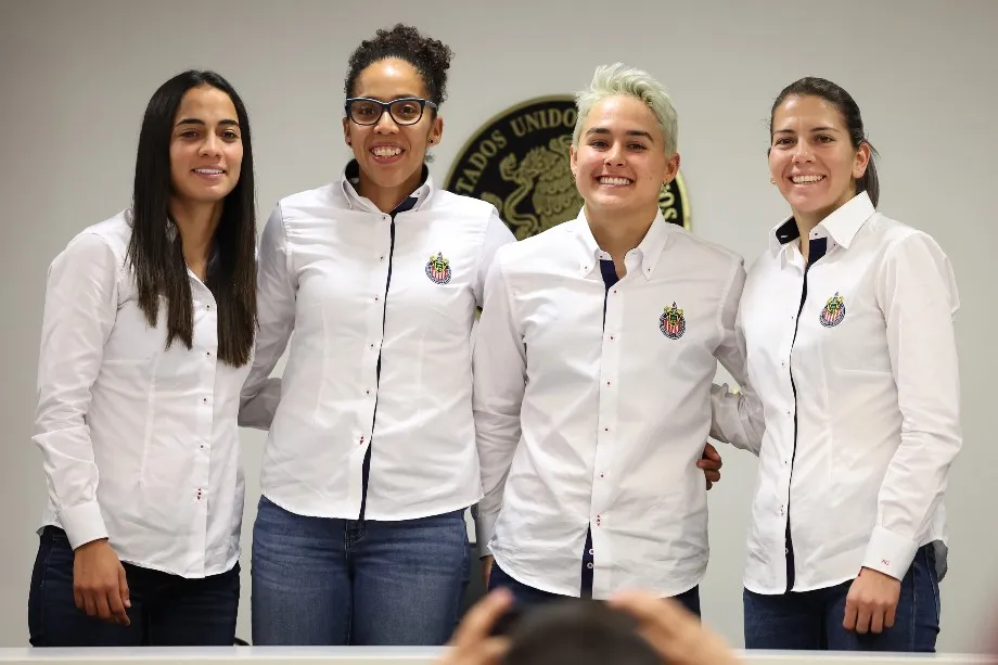 TWITTER: @ChivasFemenil Chivas Femenil fue reconocida en el Senado