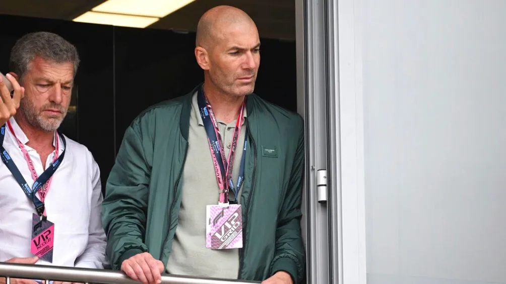 AP Zidane fue criticado duramente por el extitular