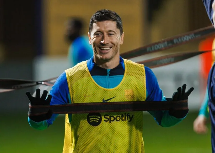 Robert Lewandowski entrenando con Barcelona