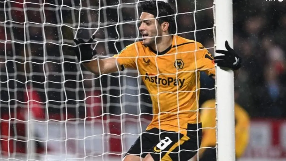 Raúl Jiménez tendrá más competencia en el Wolverhampton