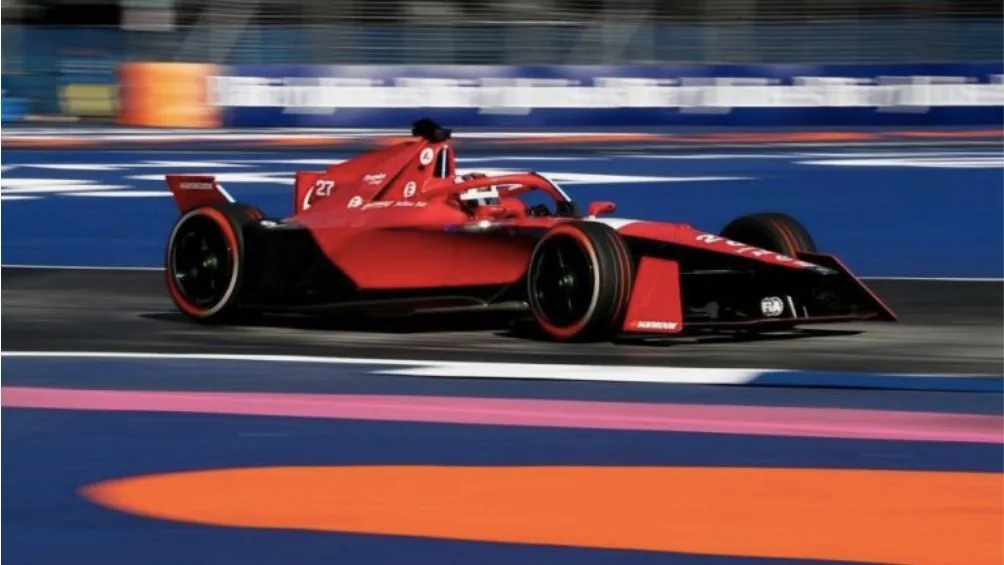 Jake Dennis en la parte del Foro Sol