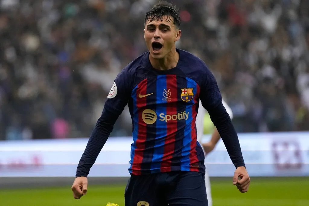 Pedri festeja su gol ante el Real Madrid