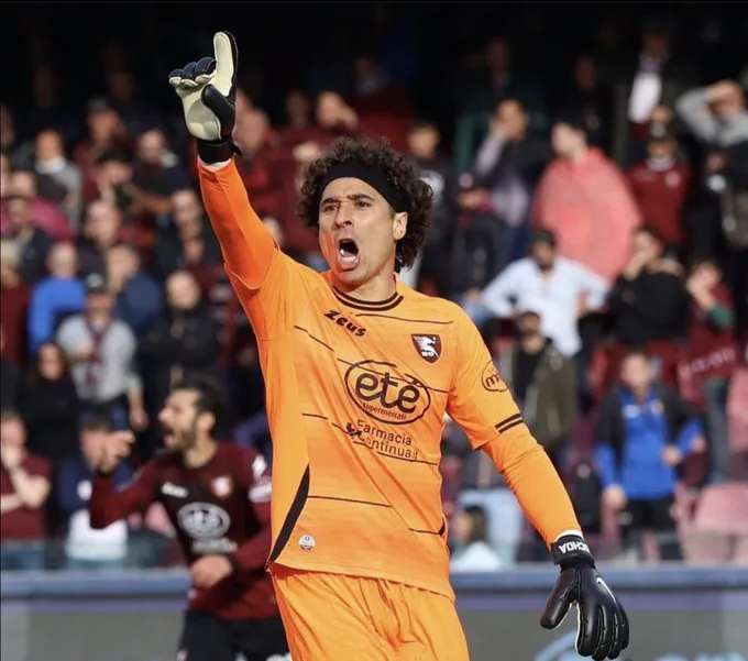 Memo Ochoa con el Salernitana