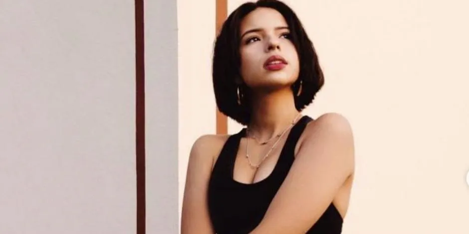 Ángela Aguilar en sesión de foografías