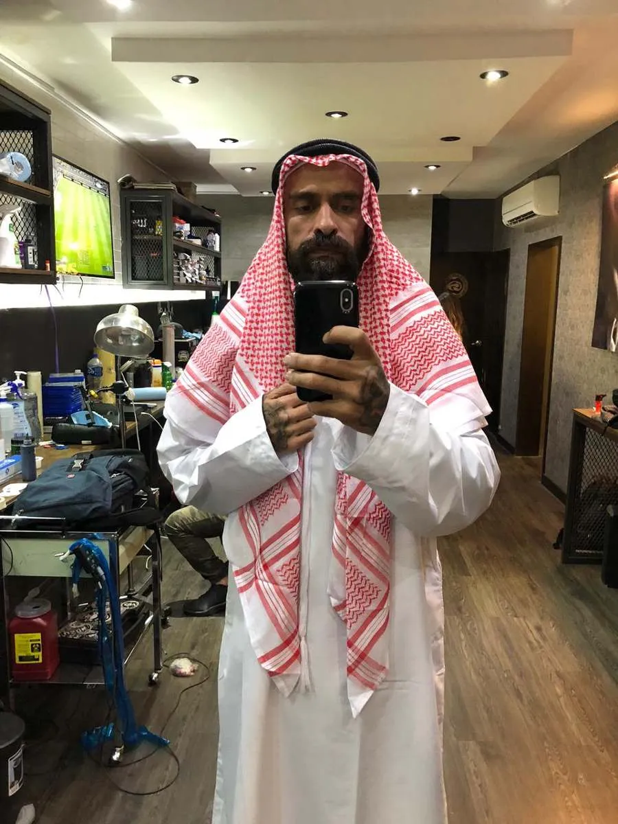 Babo con atuendo catarí