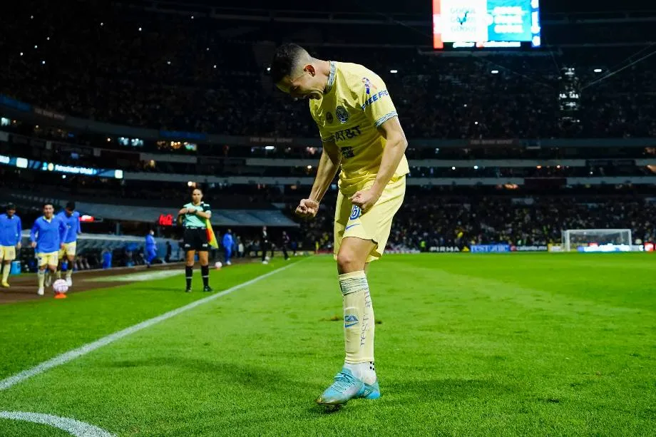 Álvaro Fidalgo festeja un gol