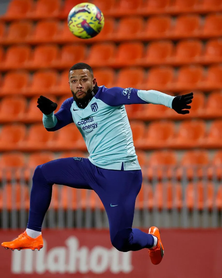 Memphis Depay entrenando con Atlético de Madrid