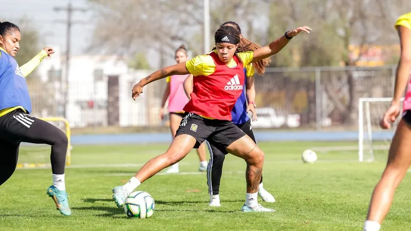 Tigres Femenil en entrenamiento