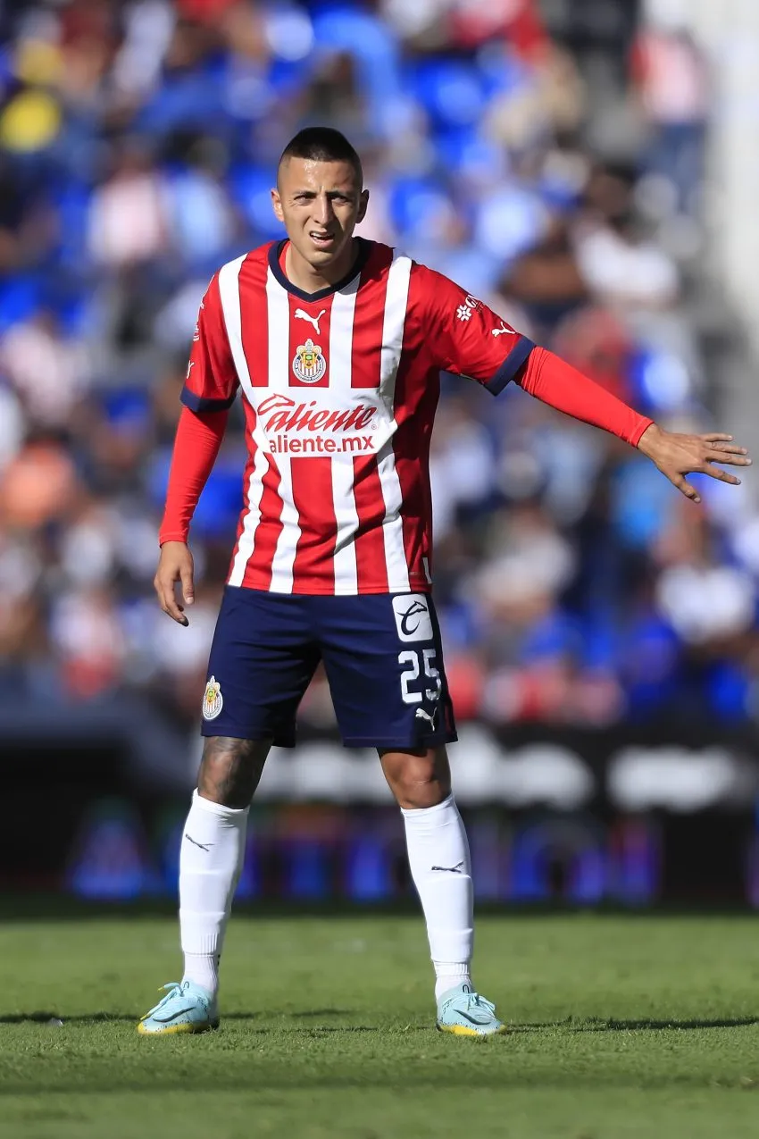 Alvarado en un partido de Chivas