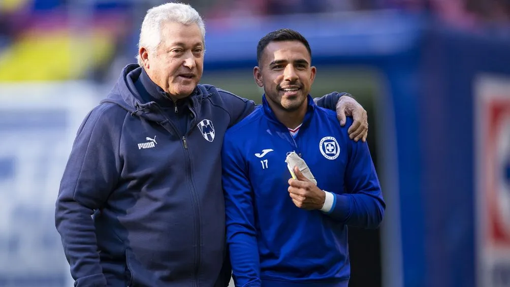 Escoboza junto a Vucetich en el Estadio Azteca