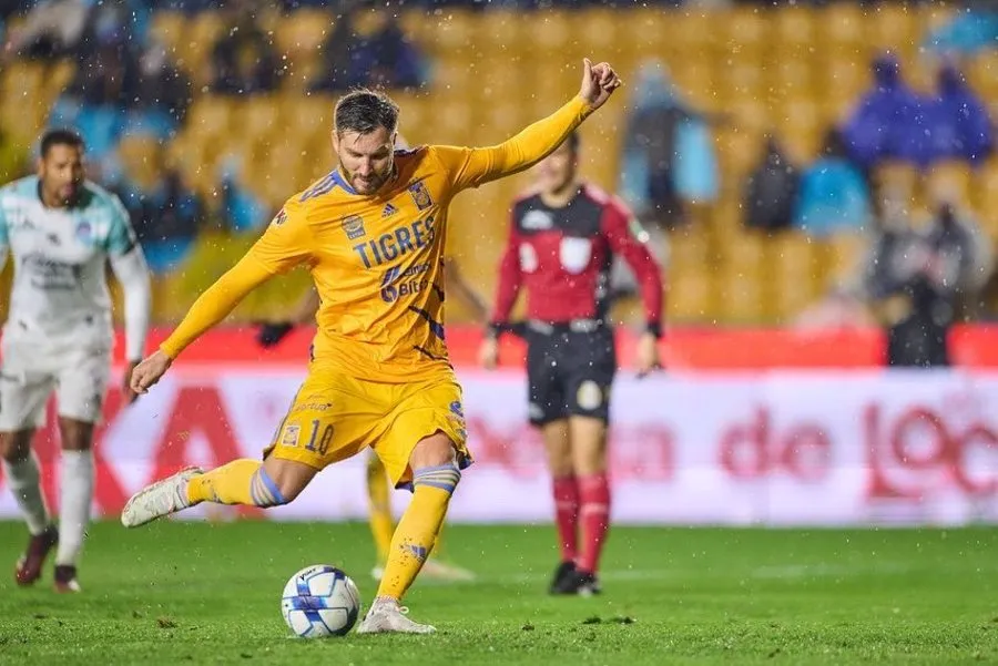 André Pierre Gignac en el Estadio Universitario