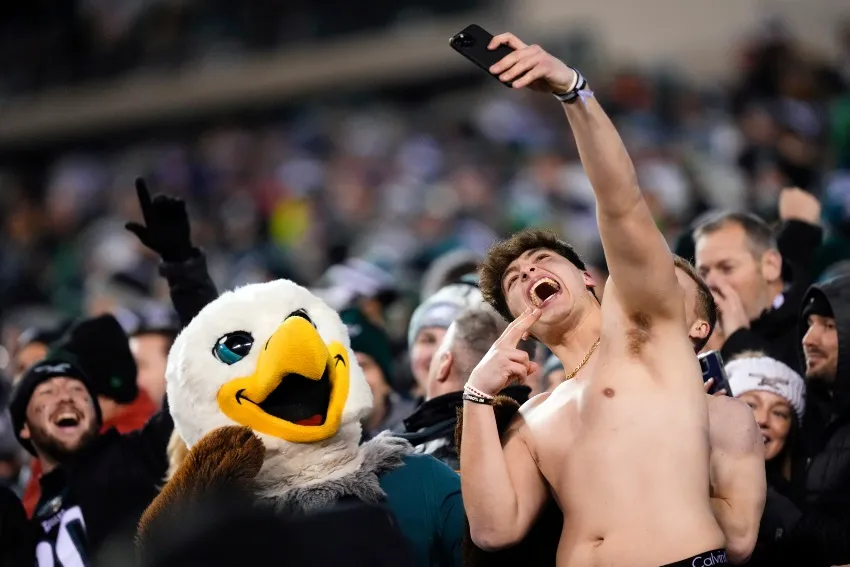 Fans de Eagles en el juego vs Giants