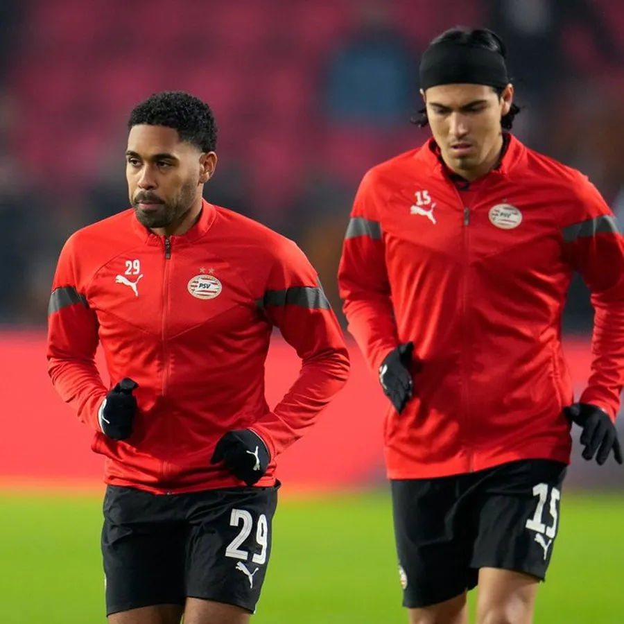 Erick Gutiérrez fue titular con PSV