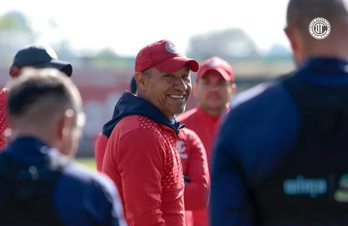 Nacho Ambriz en entrenamiento con Toluca
