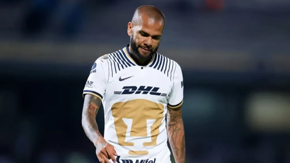 Dani Alves con los Pumas de la UNAM