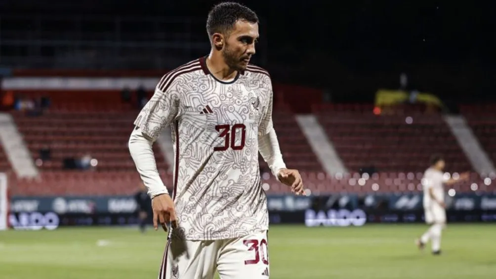 Luis Chávez con el Tri en la gira de Girona
