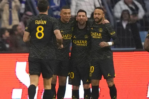 AP Mbappé, 'enamorado' de los fans