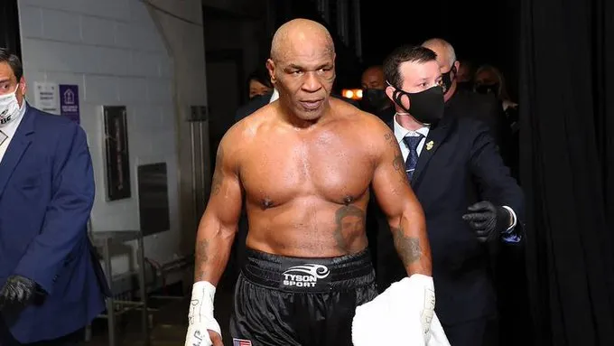 Mike Tyson es excampeón de boxeo