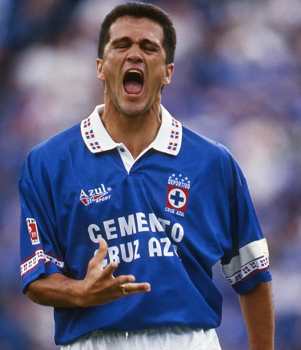 Carlos Hermosillo, durante su época como jugador fue campeón