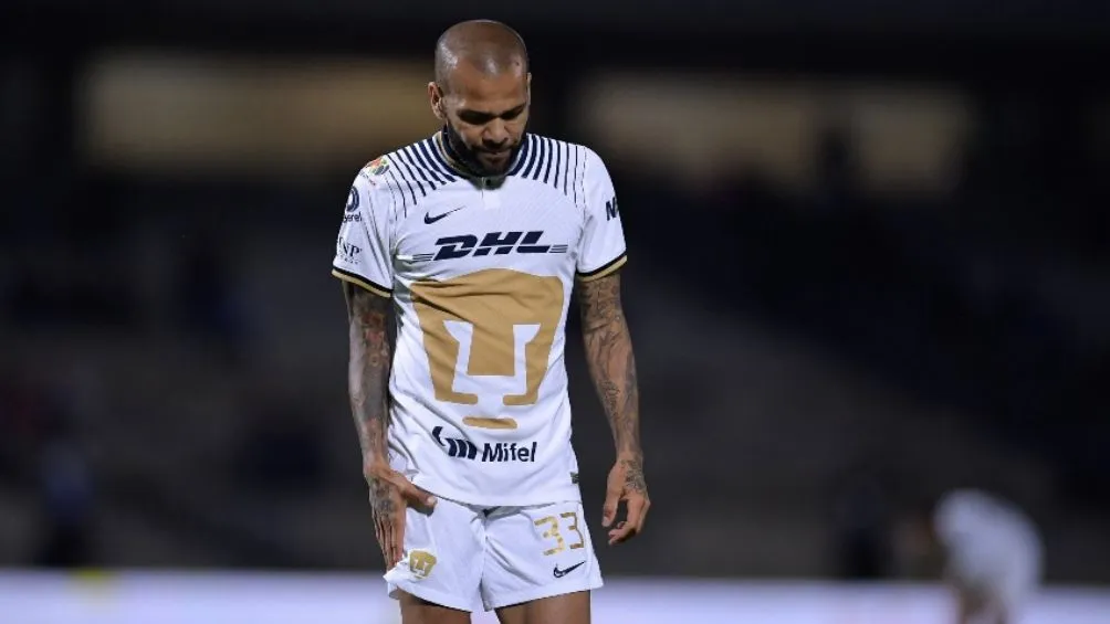 MEXSPORT Dani Alves en lamento con Pumas