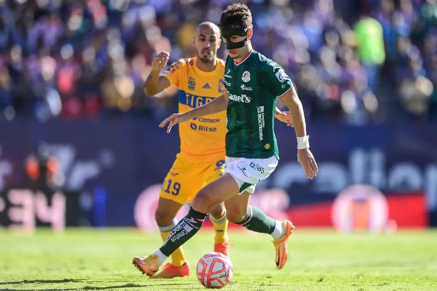 Dourado en un juego contra San Luis