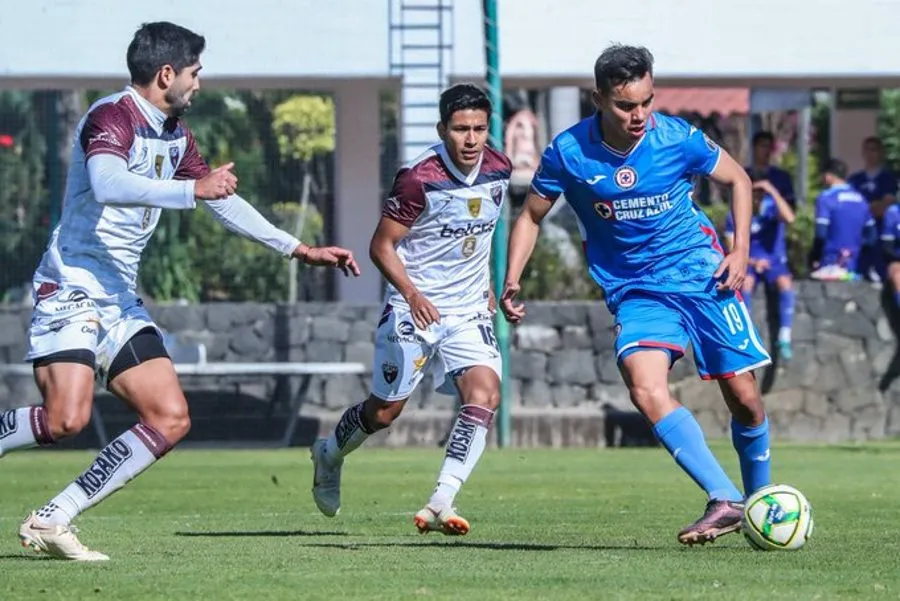 Charly Rodríguez en el partido entre Cruz Azul contra Atlante