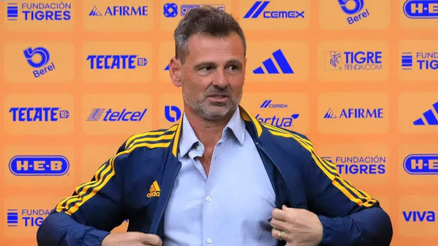 Diego Cocca en conferencia de prensa