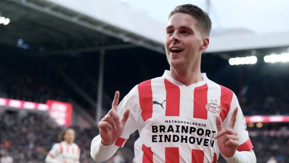 TWITTER: @PSV Joey Veerman celebra el primer gol del encuentro