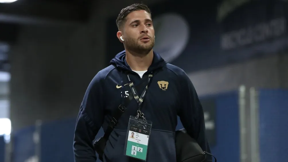 MEXSPORT Ortiz llegando al estadio con el equipo auriazul