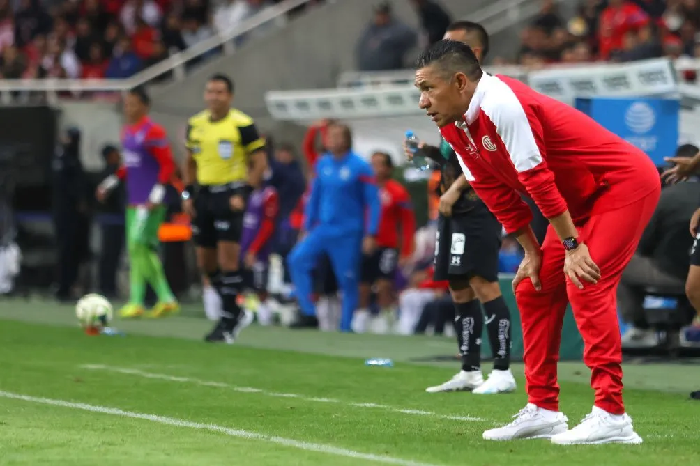 IMAGO7 Nacho Ambriz dirigiendo al Toluca