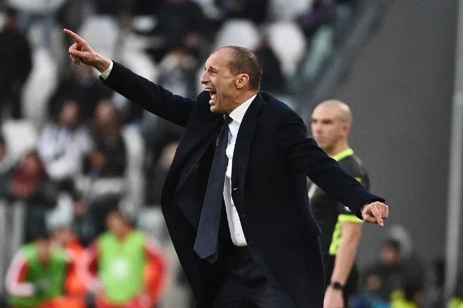 Massimiliano Allegri en juego con la Juventus