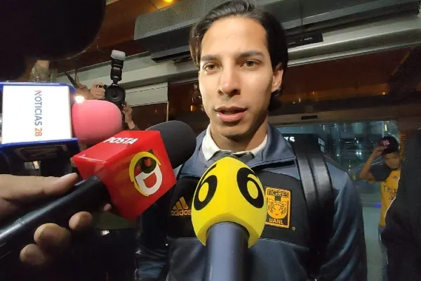 Atendió a los medios en Monterrey