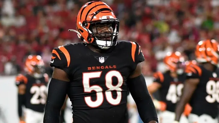 Joseph Ossai defenió el partido ante Chiefs