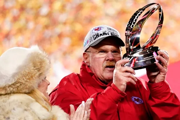 Andy Reid con el título divisional