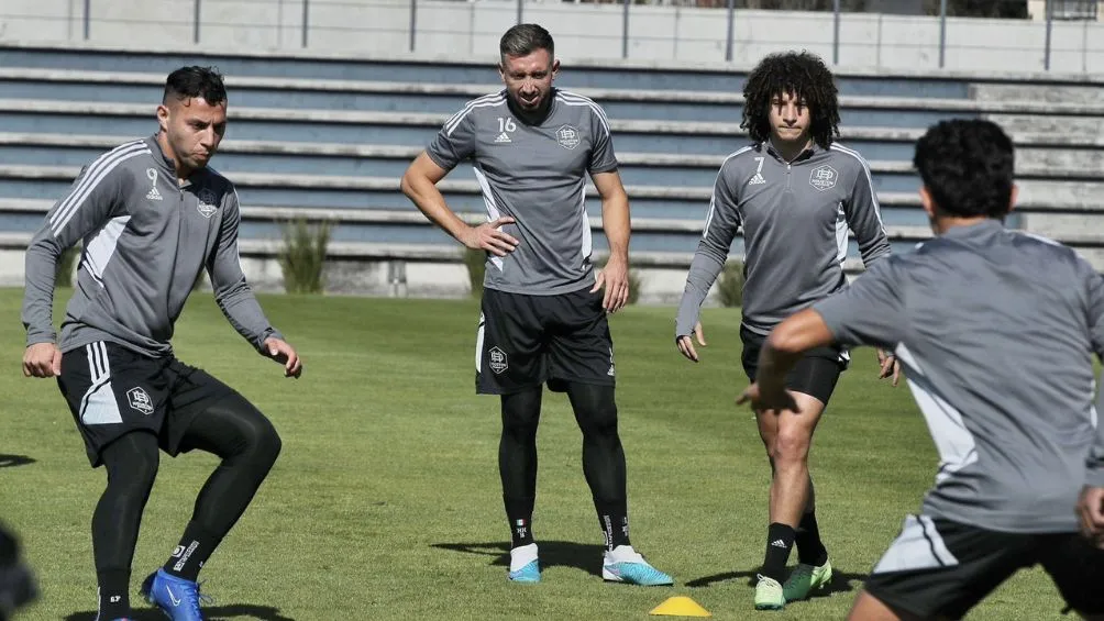 El jugador mexicano en un entrenamiento con el Dynamo