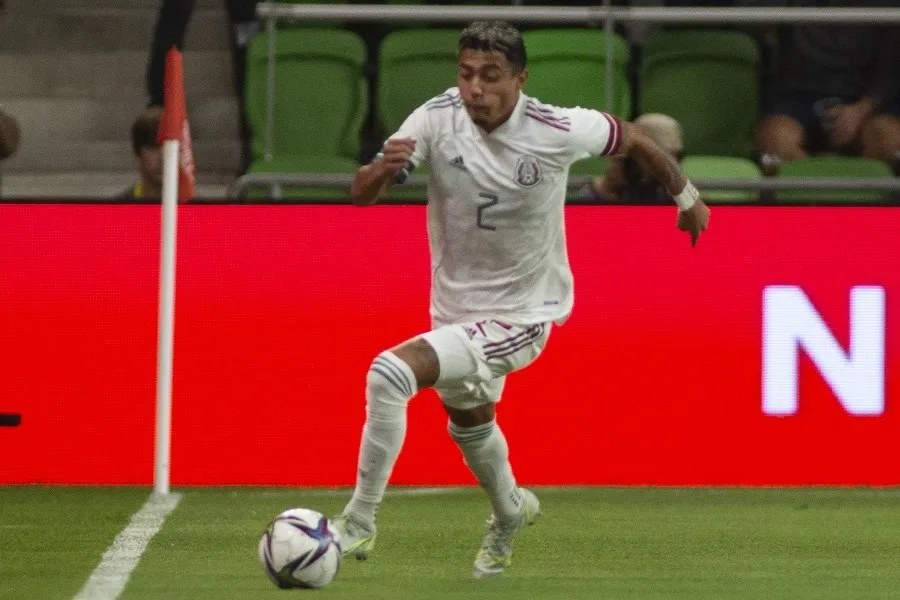 Julián en partido con la Selección Mexicana