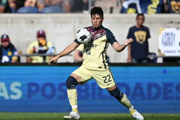 Jorge Meré en partido con América