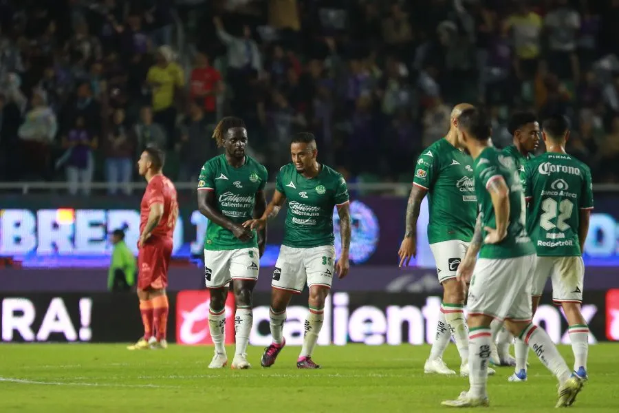 Equipo de Mazatlán en el Estadio Kraken