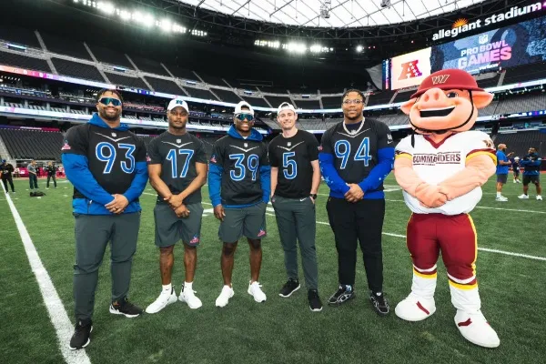 Los Commanders, presentes